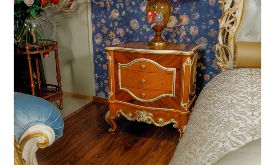 Спальня Rampoldi Комплект: Кровать (Gold Leaf)+2 Тумбы (Walnut+Gold)+Покрывало И Декоративные Подушки - фото 12